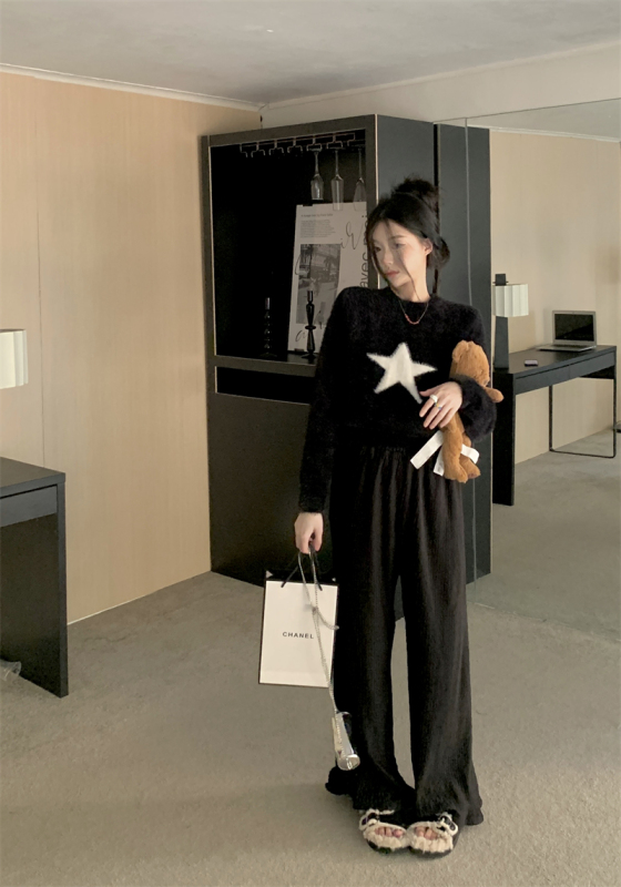 痞酷拽星~長袖針織衫上衣女冬季黑色毛絨星星套頭短款毛衣