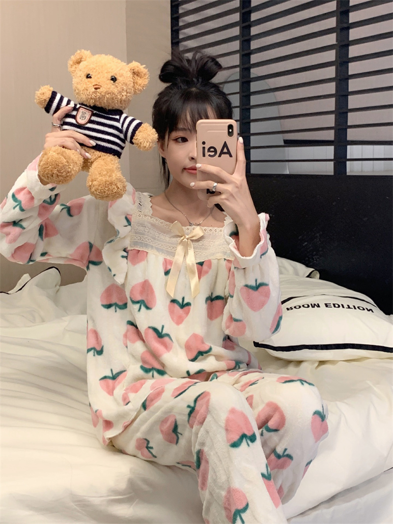 實拍  秋冬新款珊瑚絨睡衣甜美可愛桃子家居服套裝
