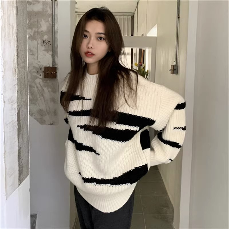 2023 new autumn and winter Korean style retro loose lazy style women's contrast color versatile casual sweater long-sleeved top for women