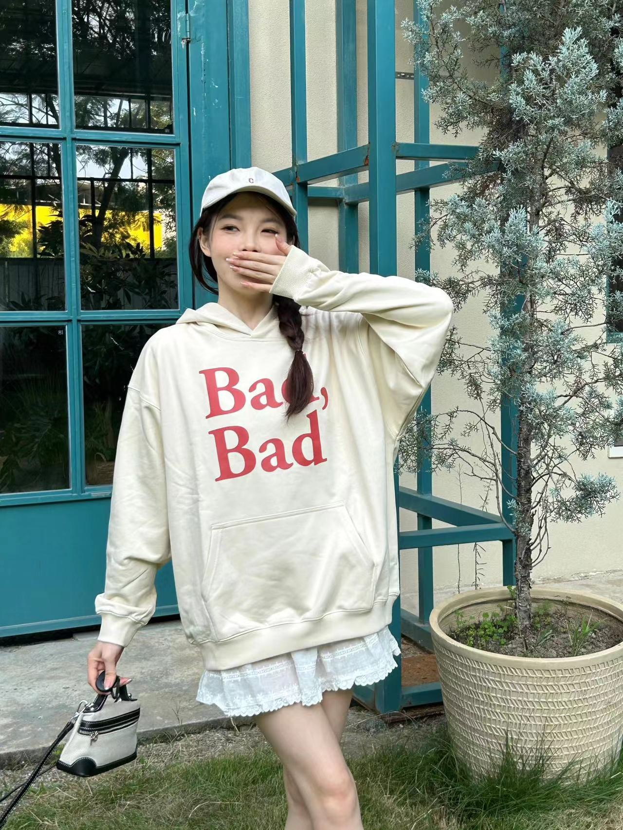 衛衣女士款秋冬季2023新款加絨加厚杏色字母上衣情侶小眾寬鬆