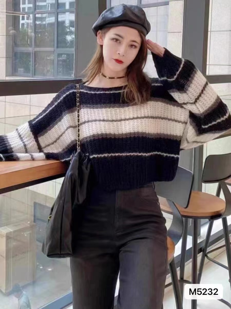 秋冬新款韓版時尚氛圍感一字領條紋寬鬆百搭長袖上衣女