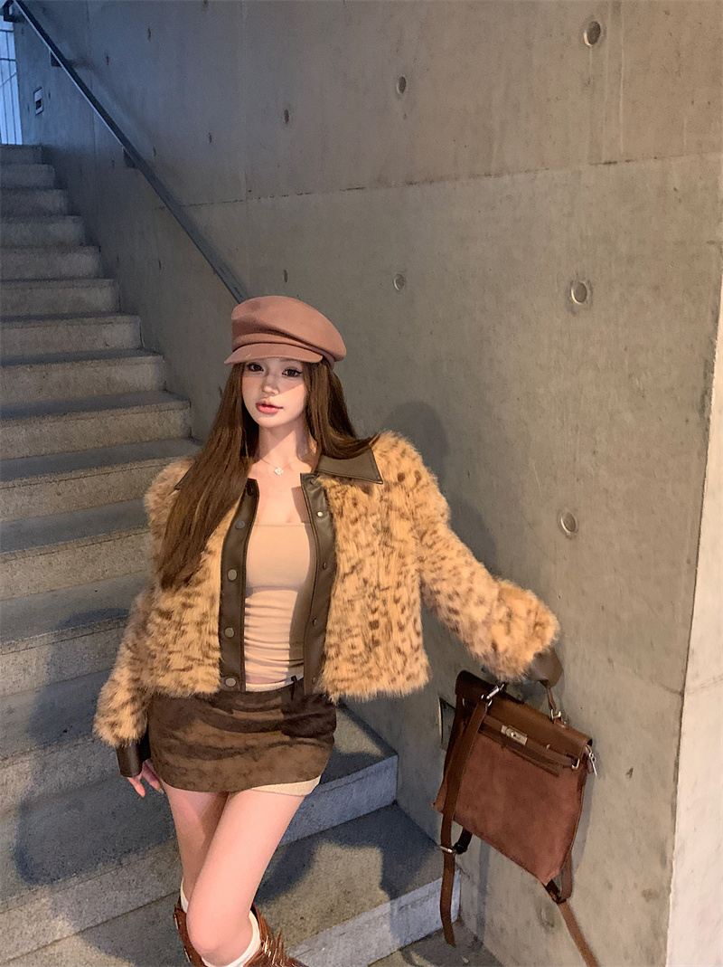 Actual shot of Korean style elegant pu leather lapel single-breasted imitation fur short jacket