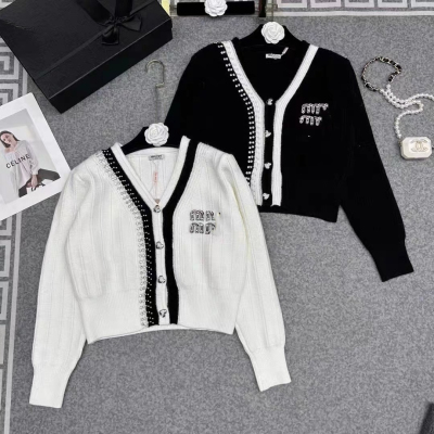 2023 New Arrival Diamond Beaded Knitted Cardigan Premium Love Letter Button Short Color Block Sweater Jacket Top