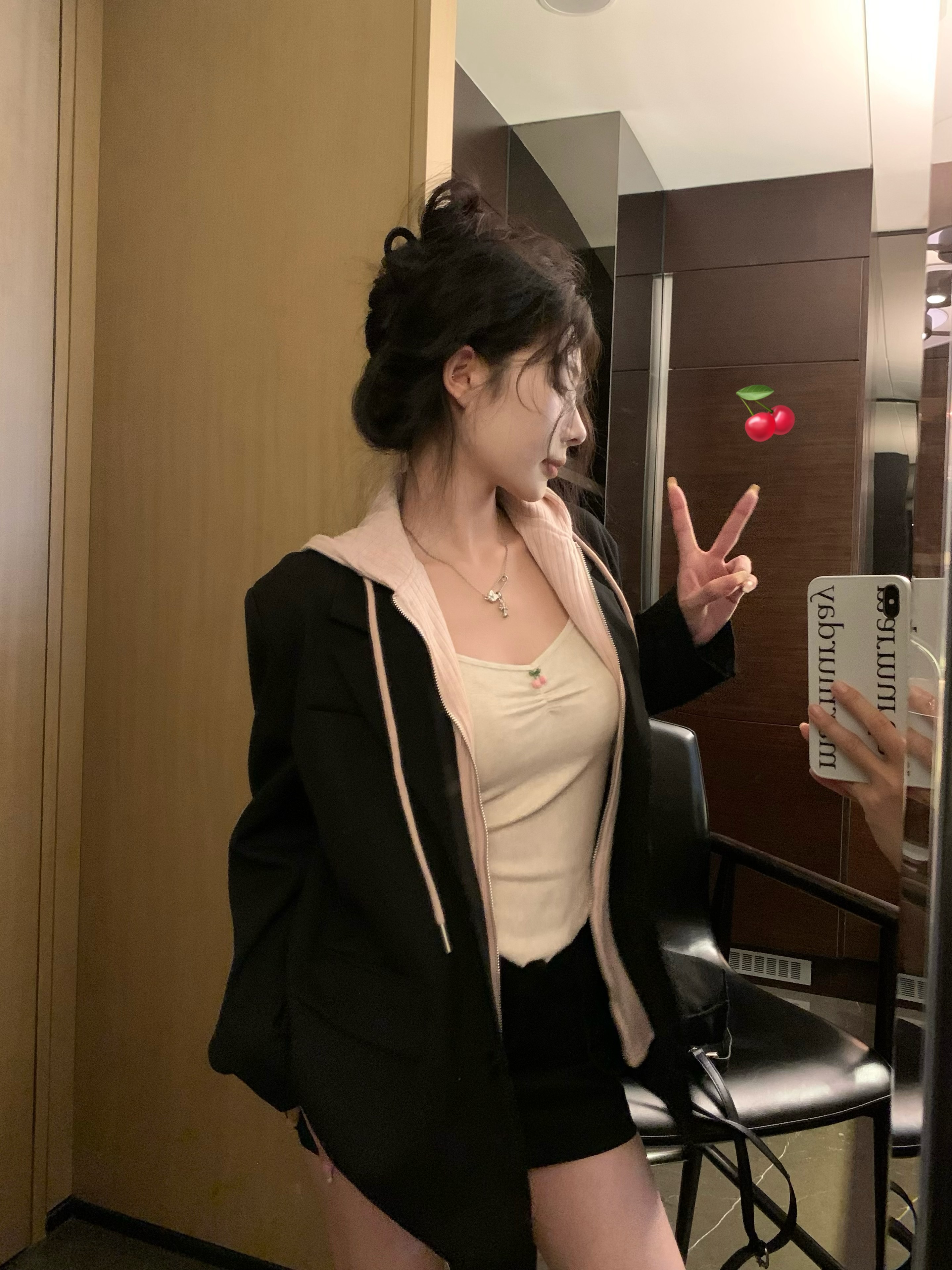 Actual shot of Korean-style western-style suit jacket, fake two-piece small high-end hooded jacket