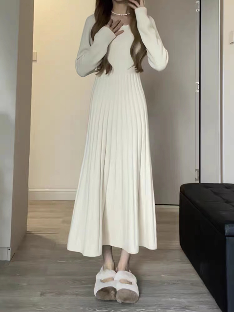 Matsumoto Mourning 2023 Autumn and Winter Waist Vertical Stripe Gentle Wind Knitted Long Sleeve Small Square Neck Dress