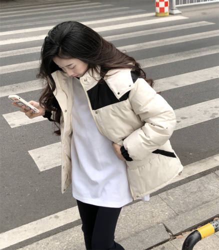 Real shot of hooded cotton coat for women in autumn and winter design, contrasting color, loose and thickened bread coat, mid-length cotton coat