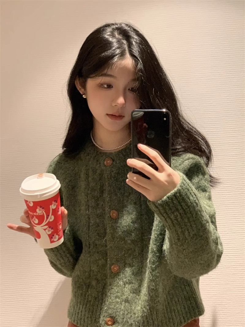kumikumi復古綠色毛衣開衫女秋季溫柔風軟糯針織外套顯瘦短款上衣