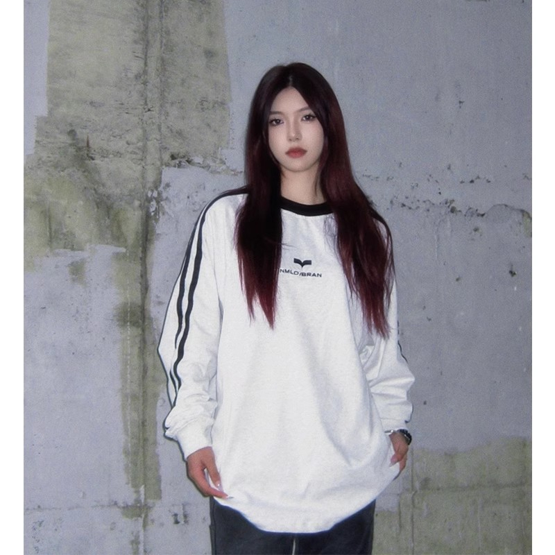 The back collar is non-pilling and equipped with cotton screw thread. Imitation cotton Chinese cotton composite 310g thin sweatshirt for women with round neck printing.