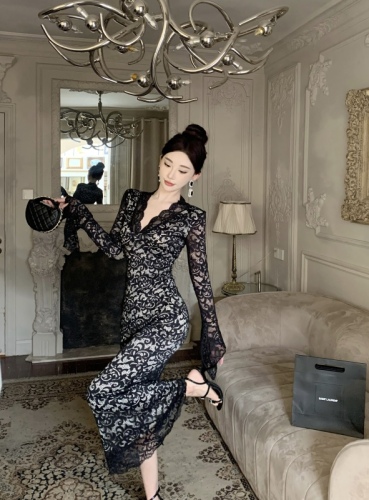 Real shot! Bell sleeve V-neck lace slimming long dress luxury slimming evening dress 