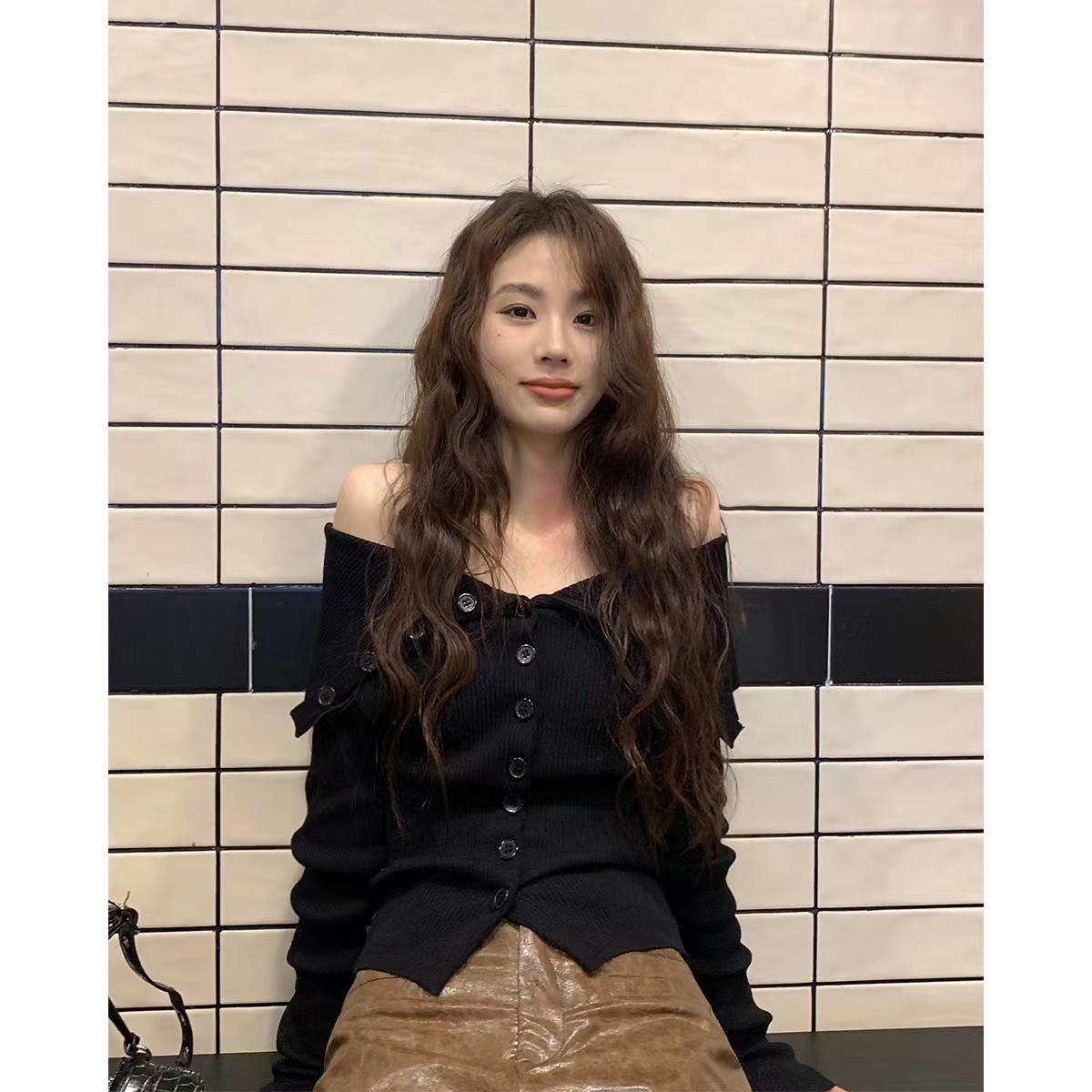 YH77 black high-end one-shoulder early autumn slim sweater for women to wear in autumn long-sleeved tight-fitting top