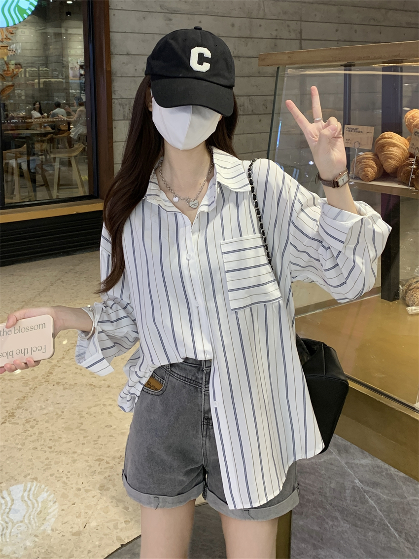 實拍 藍色條紋長袖防曬襯衫外套女裝秋季寬鬆休閒襯衣顯瘦上衣