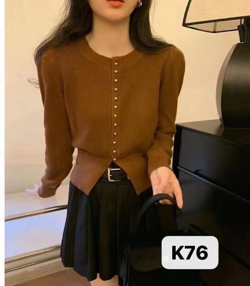 Topchanlin秋冬新款甜美修身百搭排小扣圓領羊毛毛衣女