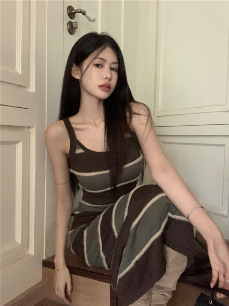 復古u領條紋針織打底連衣裙女秋冬內搭修身毛衣裙垂墜感無袖長裙