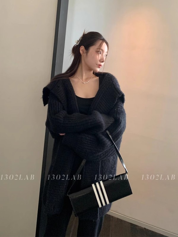 1302LAB 慵懶風翻領粗線紐扣針織黑色毛衣開衫女秋冬厚款寬鬆外套