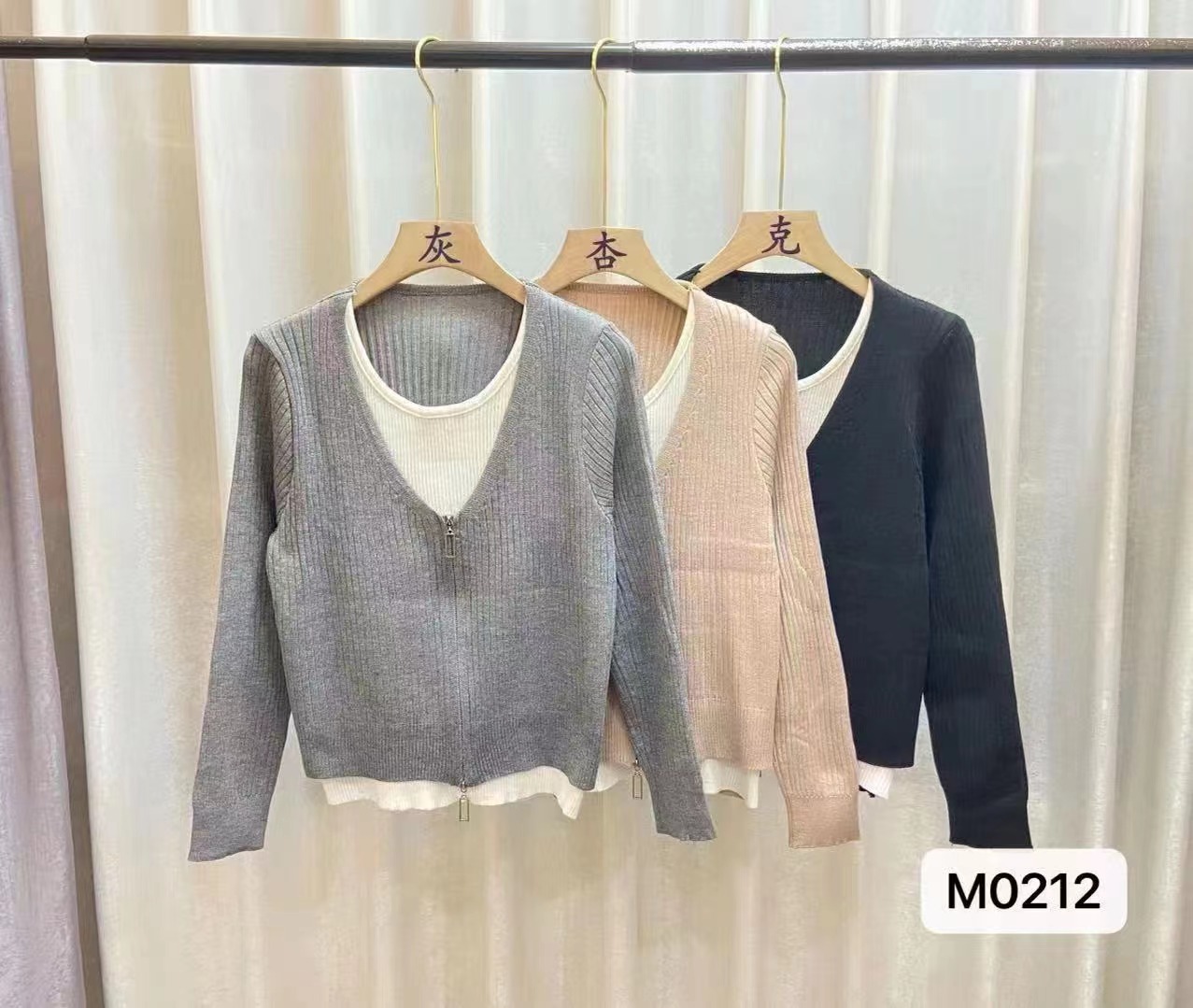 Fake two-piece knitted cardigan for women 2023 early autumn new large size women's design with inner layering shirt