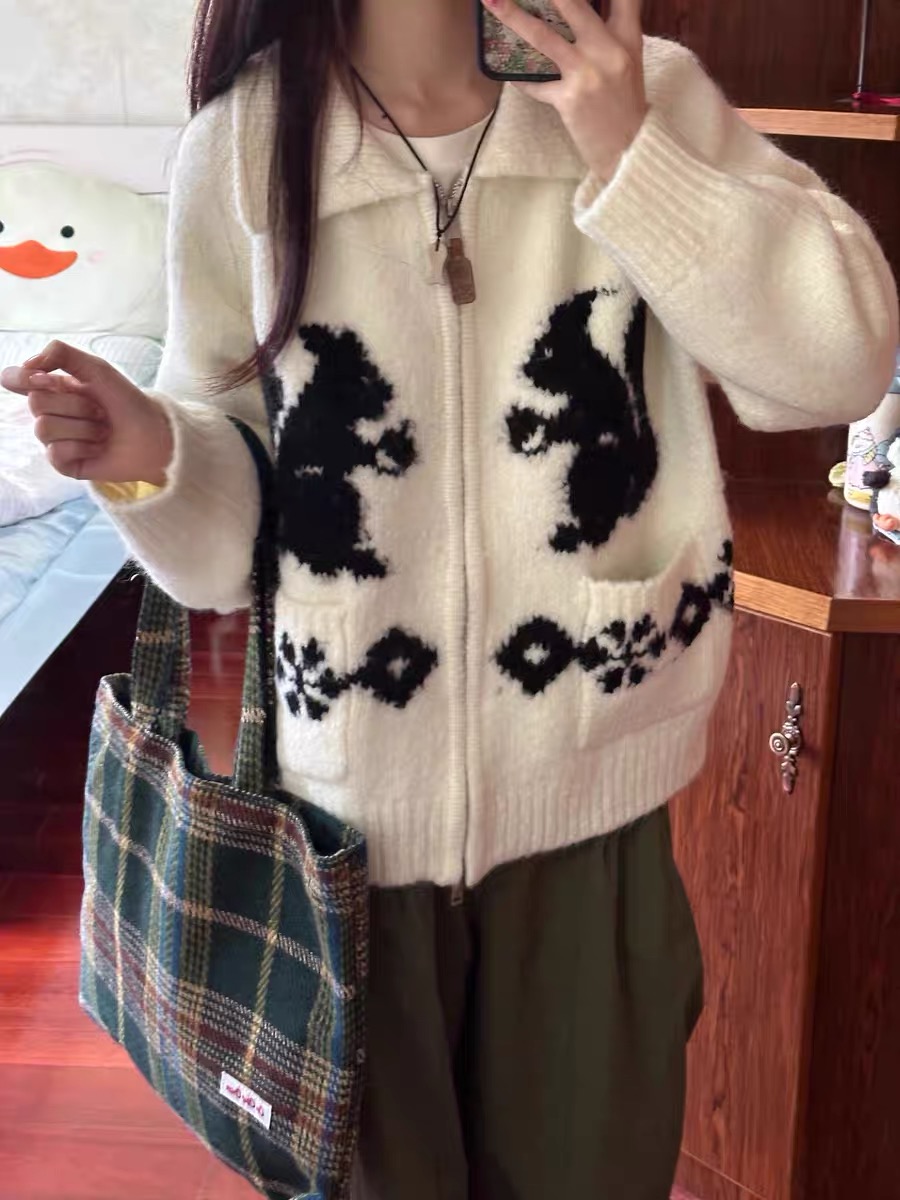 日系松鼠印花軟糯拉鏈翻領針織開衫女秋冬季寬鬆外穿氣質毛衣外套