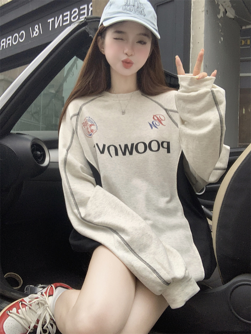Real shot of American retro raglan sweatshirt for women oversize contrasting color stitching round neck long sleeve loose top trendy