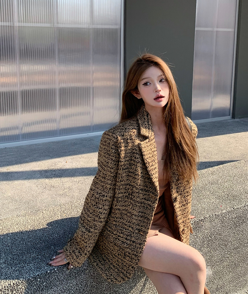 Real shot of autumn and winter retro tweed jacket, loose silhouette, small fragrance, cotton woolen suit for women