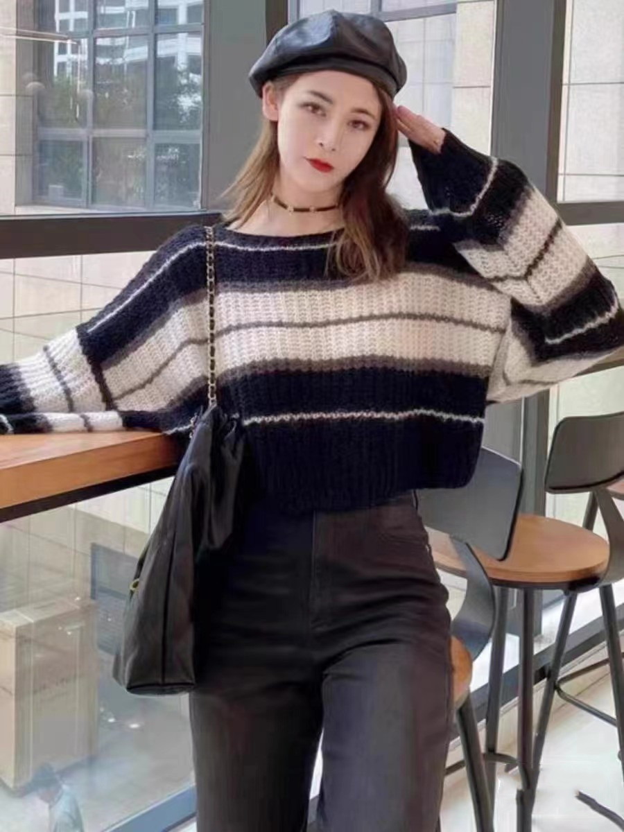 秋冬新款韓版時尚氛圍感一字領條紋寬鬆百搭長袖上衣女