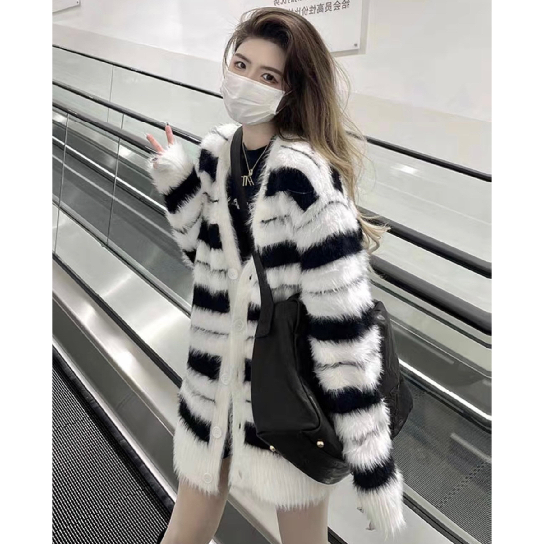 秋冬新款輕奢氣質小眾時髦洋氣長毛黑白條紋開衫毛衣外套女