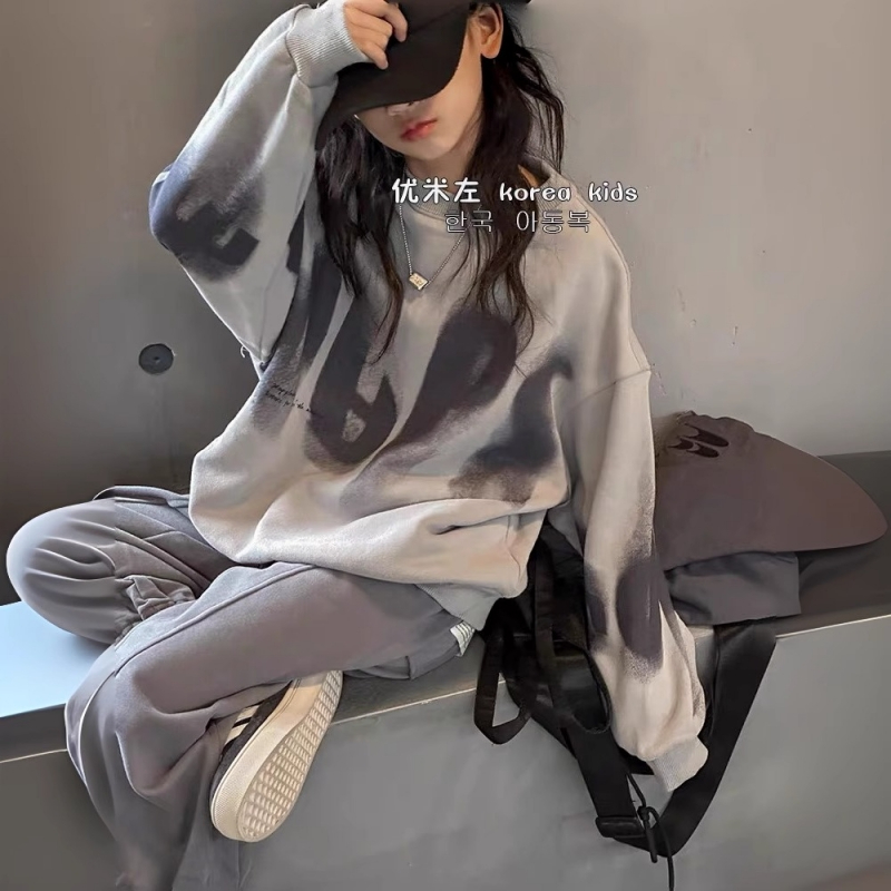 Korean children's sweatshirt girls 2023 new autumn long-sleeved round neck medium and large children's western-style autumn and winter casual suits