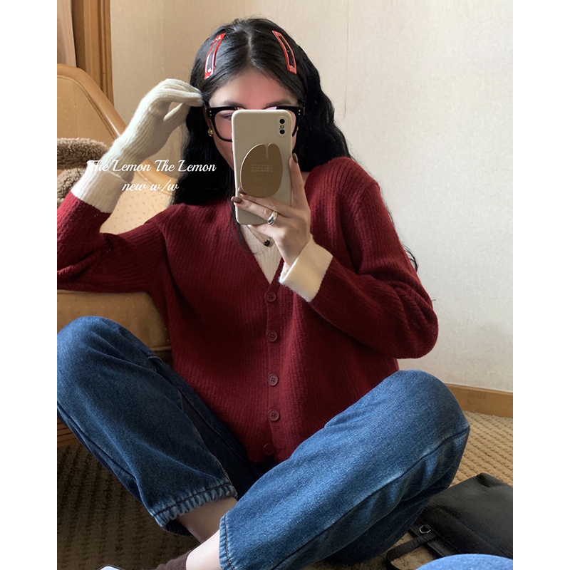別致漂亮假兩件紅色v領針織衫女秋冬季減齡洋氣上衣內搭打底毛衣