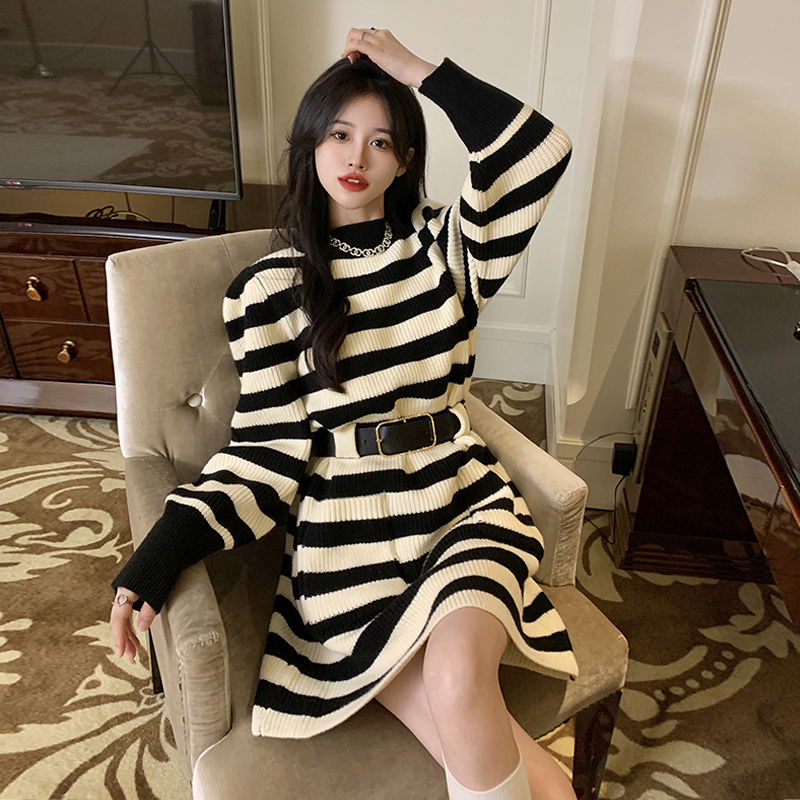 復古氣質針織連衣裙女設計感小眾裙子收腰顯瘦小個子a字短裙