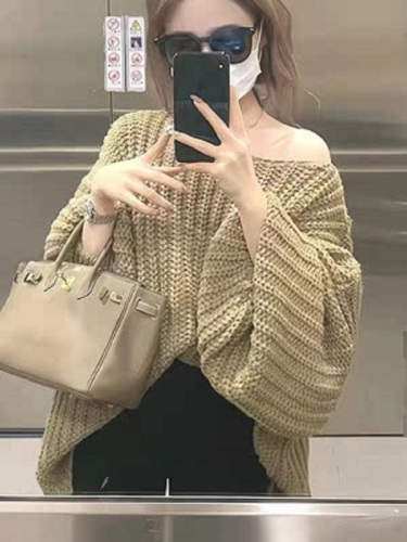 Loose and Lazy Women's Large Knit Sweater, New Autumn/Winter Korean Style, Sexy, Thick Long Sleeve, One-Shoulder Knit Top