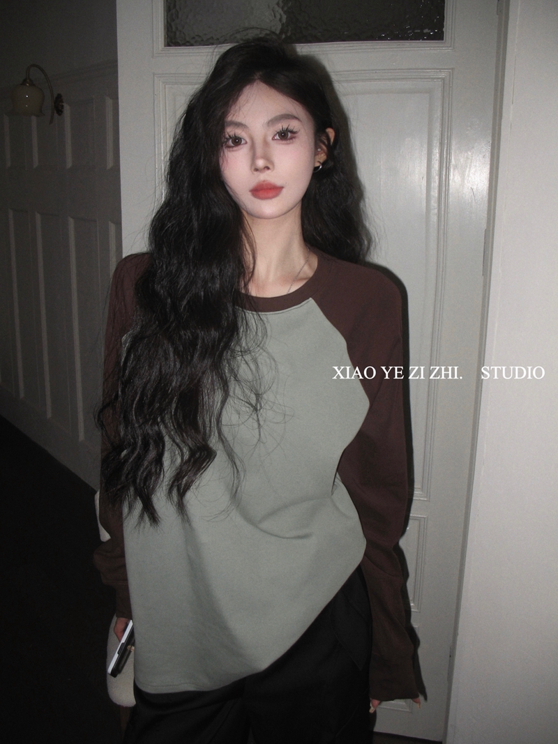 實拍秋冬新款美式寬鬆圓領薄絨插肩袖長袖T恤女闊版撞色衛衣