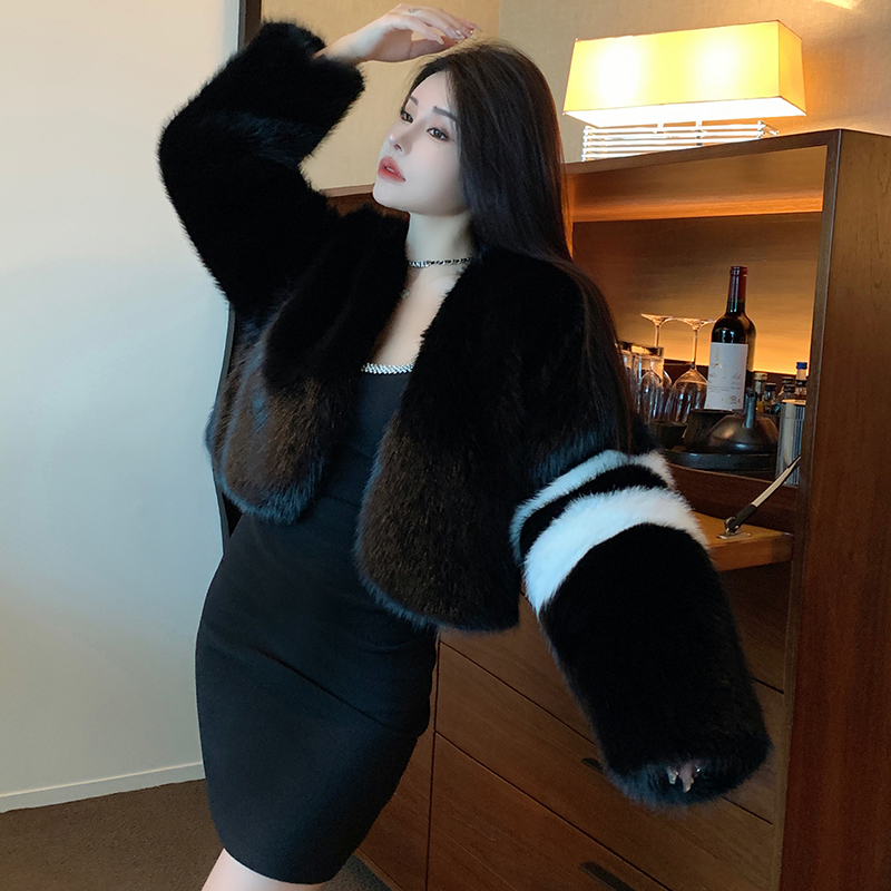 Actual shot of new winter style spliced ​​fox fur coat black and white contrasting color short women's furry little fragrant coat