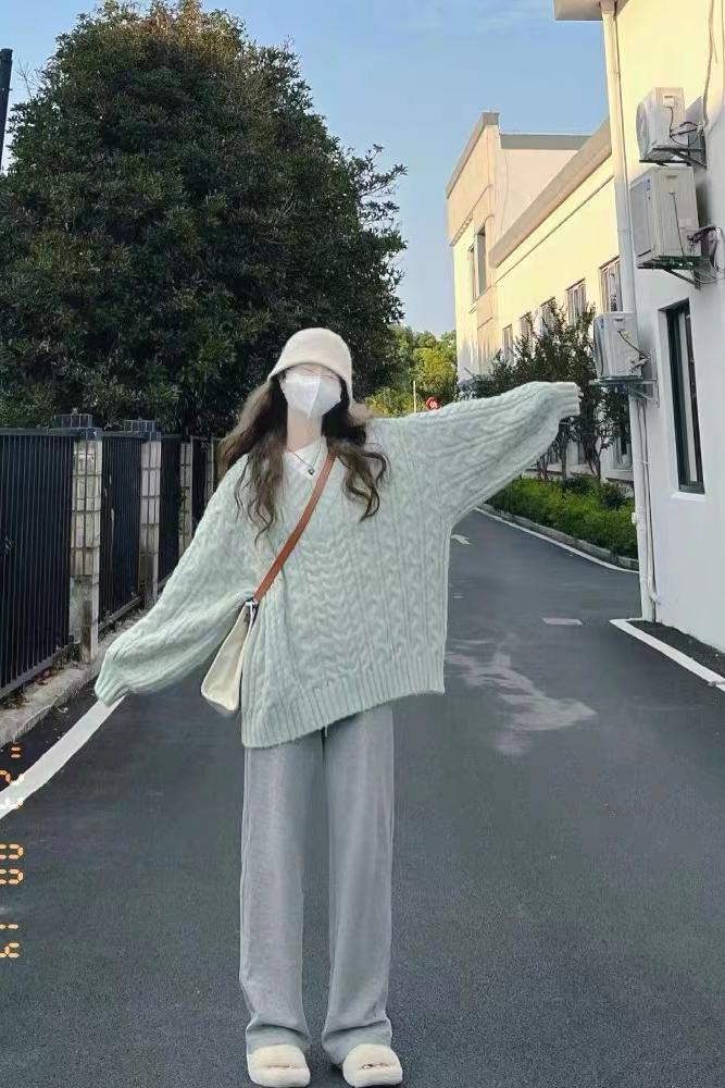 復古慵懶學院風淺綠色毛衣女寬鬆軟糯V領麻花針織衫休閒褲兩件套