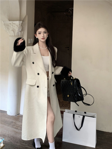 Real shot!  Korean style mid-length windbreaker coat, autumn and winter light and mature wind coat with detachable fur sleeves