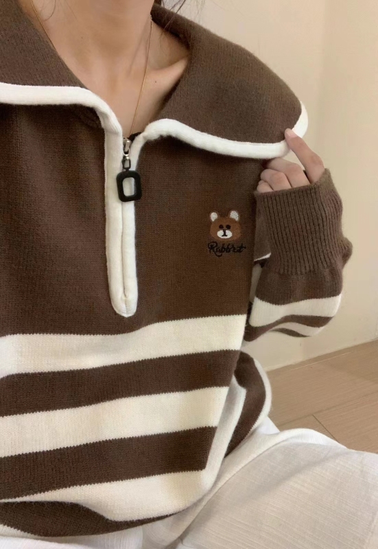 2023秋冬新款娃娃領刺繡小熊套頭毛衣女寬鬆針織衫上衣簡約百搭