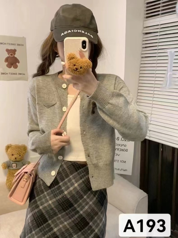 灰色短款針織開衫外穿毛衣女秋冬季復古修身顯瘦內搭打底長袖上衣