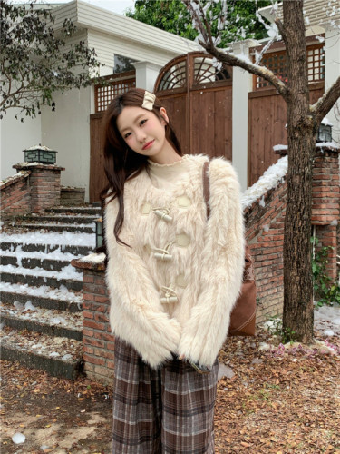 Actual shot of new winter Korean style fur one-piece imitation fur horn buckle warm jacket