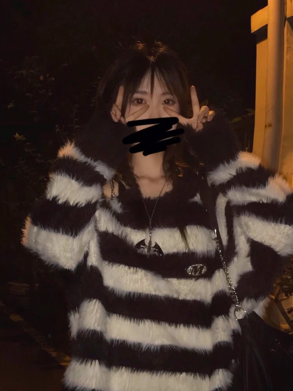 仿貂毛拉鏈露肩毛衣女春秋高級感小眾撞色黑白條紋寬鬆慵懶風上衣
