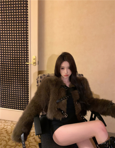 Actual shot ~ Eco-friendly fur all-in-one fur autumn and winter leather belt design thickened quilted short plush jacket