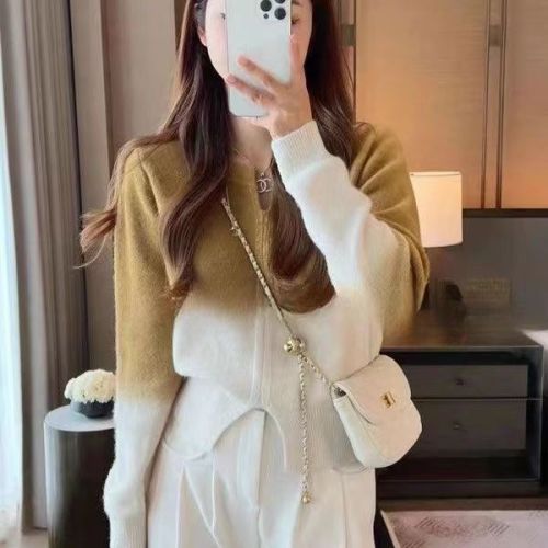 2023 new autumn and winter Korean style gradient color design slimming V-neck long-sleeved wool sweater top