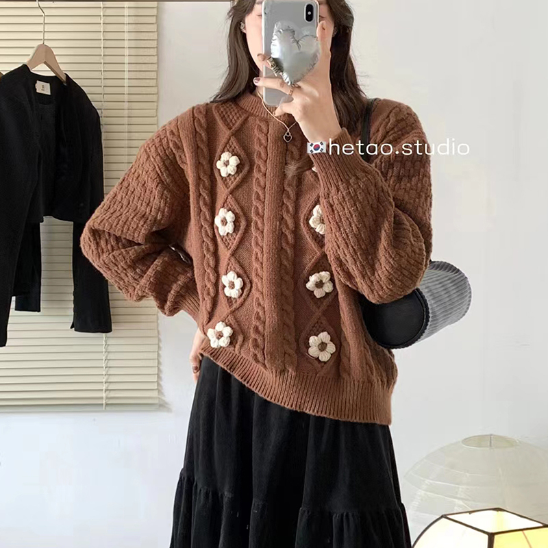 2023秋冬洋氣新款重工刺繡花朵羊絨毛衣內搭套頭羊毛針織衫外穿女