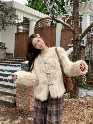 Actual shot of new winter Korean style fur one-piece imitation fur horn buckle warm jacket
