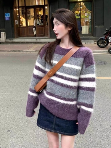 Autumn and winter striped color-blocked lazy sweater, purple warm, soft and waxy fashionable top and denim skirt two-piece suit