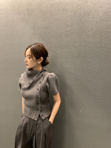 韩国 chic秋冬新款法式复古不规则半高领设计感毛衣