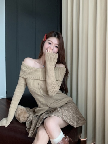 实拍 秋冬韩版新款一字肩不规则设计性感显瘦针织毛衣上衣女