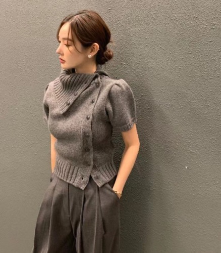韩国 chic秋冬新款法式复古不规则半高领设计感毛衣