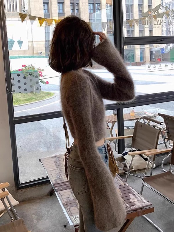 摩卡冷萃 水貂絨毛衣女秋冬打底內搭喇叭袖上衣女修身短款針織衫