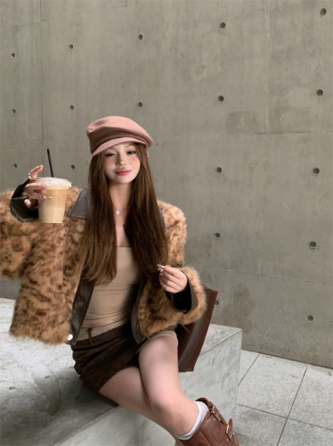 Actual shot of Korean style elegant pu leather lapel single-breasted imitation fur short jacket