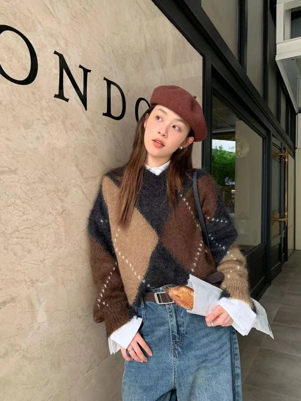 束皙/SUSHE 美拉德配色穿搭美式復古菱格學院風V領寬鬆短毛衣女冬