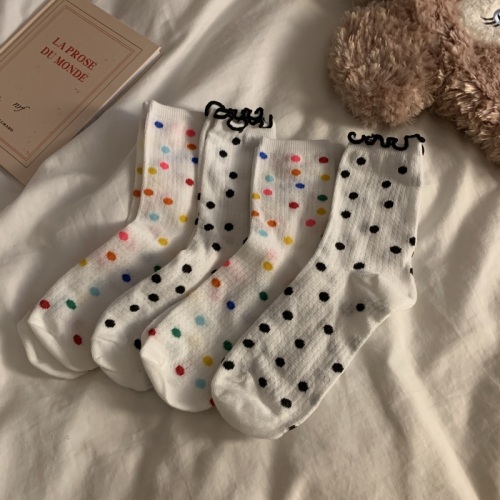 Actual shot of Korean style polka-dot fungus-edged mid-calf socks, breathable and versatile, stacked socks for women, 4 pairs