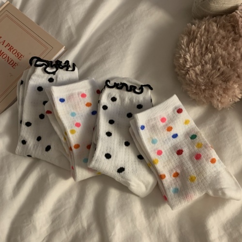 Actual shot of Korean style polka-dot fungus-edged mid-calf socks, breathable and versatile, stacked socks for women, 4 pairs