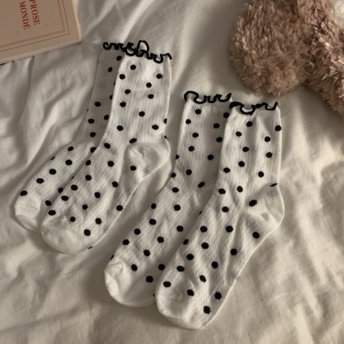 Actual shot of Korean style polka-dot fungus-edged mid-calf socks, breathable and versatile, stacked socks for women, 4 pairs